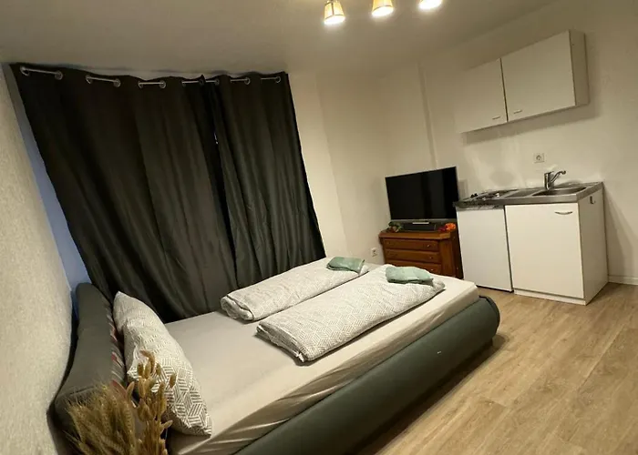 Moebliertes Zimmer Mit Tv, Internet & Kompletter Ausstattung In Bonn-Mehlem