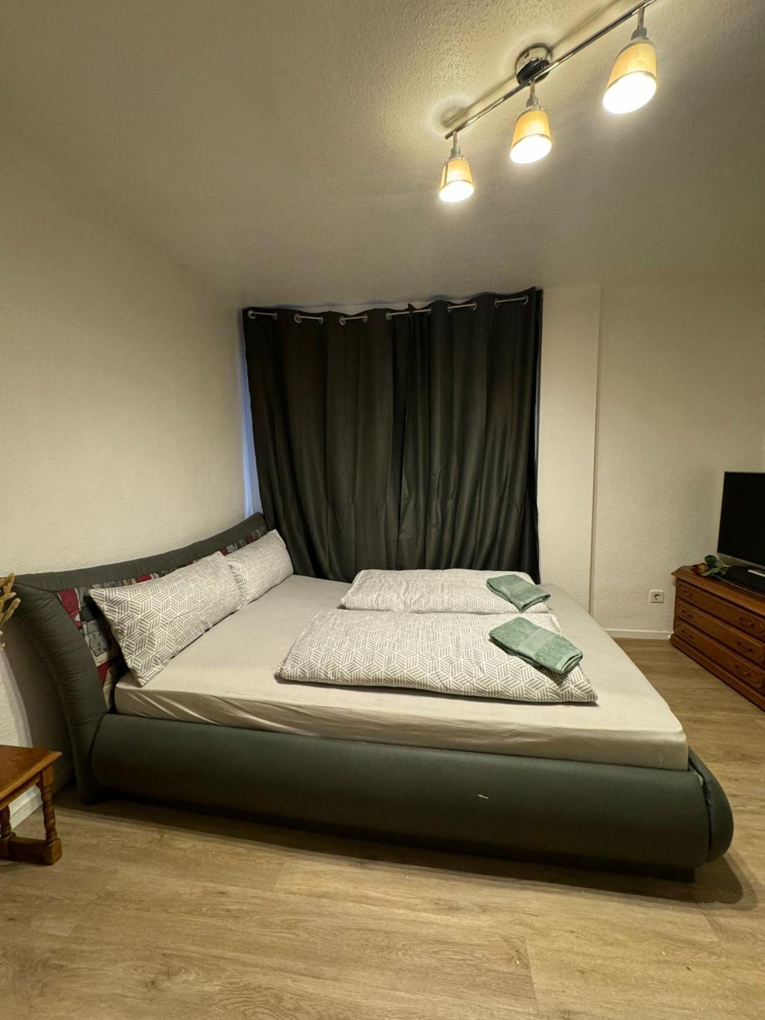 Moebliertes Mit Tv, Internet & Kompletter Ausstattung In Bonn-mehlem Appartement